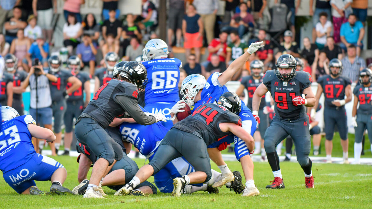 Wildcats gewinnen Defense-Schlacht und spenden